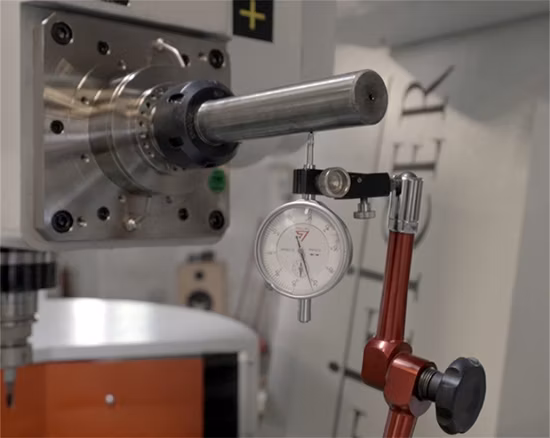 Máquina de gravação CNC de 1 eixo de alta precisão Fresadora CNC para manufatura automotiva e máquinas de processamento aeroespacial Bmd 6132D